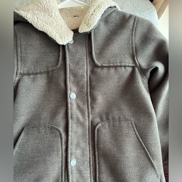 LondonFog Boys warm coat w/ hood Size 8 wrist buttons worn shown in pictures - Picture 3 of 12